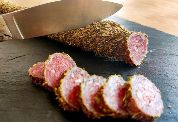 Salami mit Kräutern