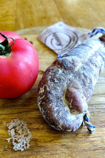 Wurst mit getrockneten Tomaten